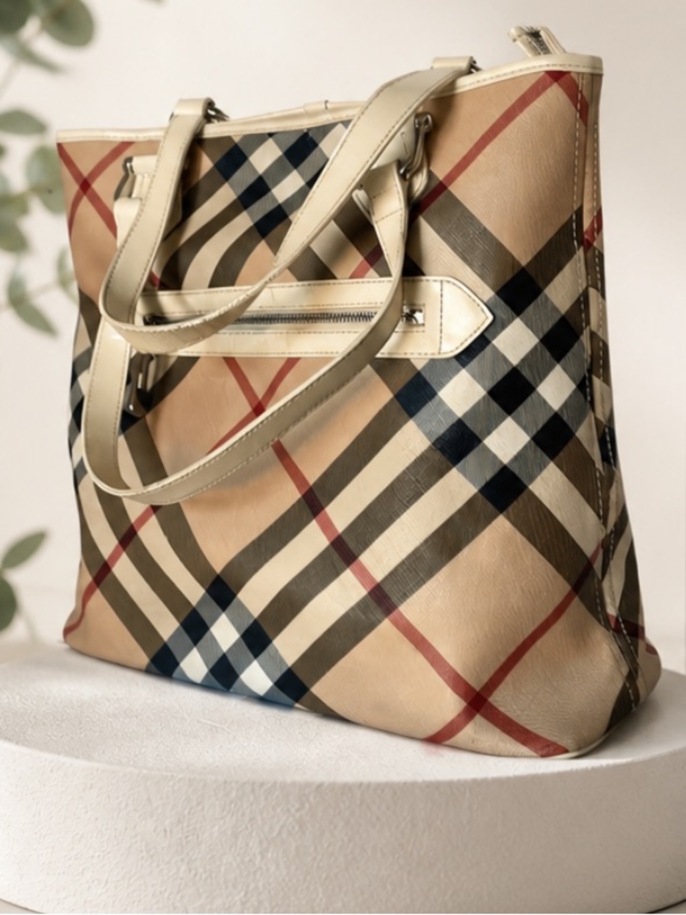 💯% AUTHENTIC LARGE BURBERRY SUPER NOVA CHECK TOTE BAG.